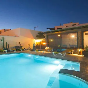 Villa V Princesa Piscina Con Piscina Climatizada Y Bbq, Puerto del Carmen (Lanzarote)